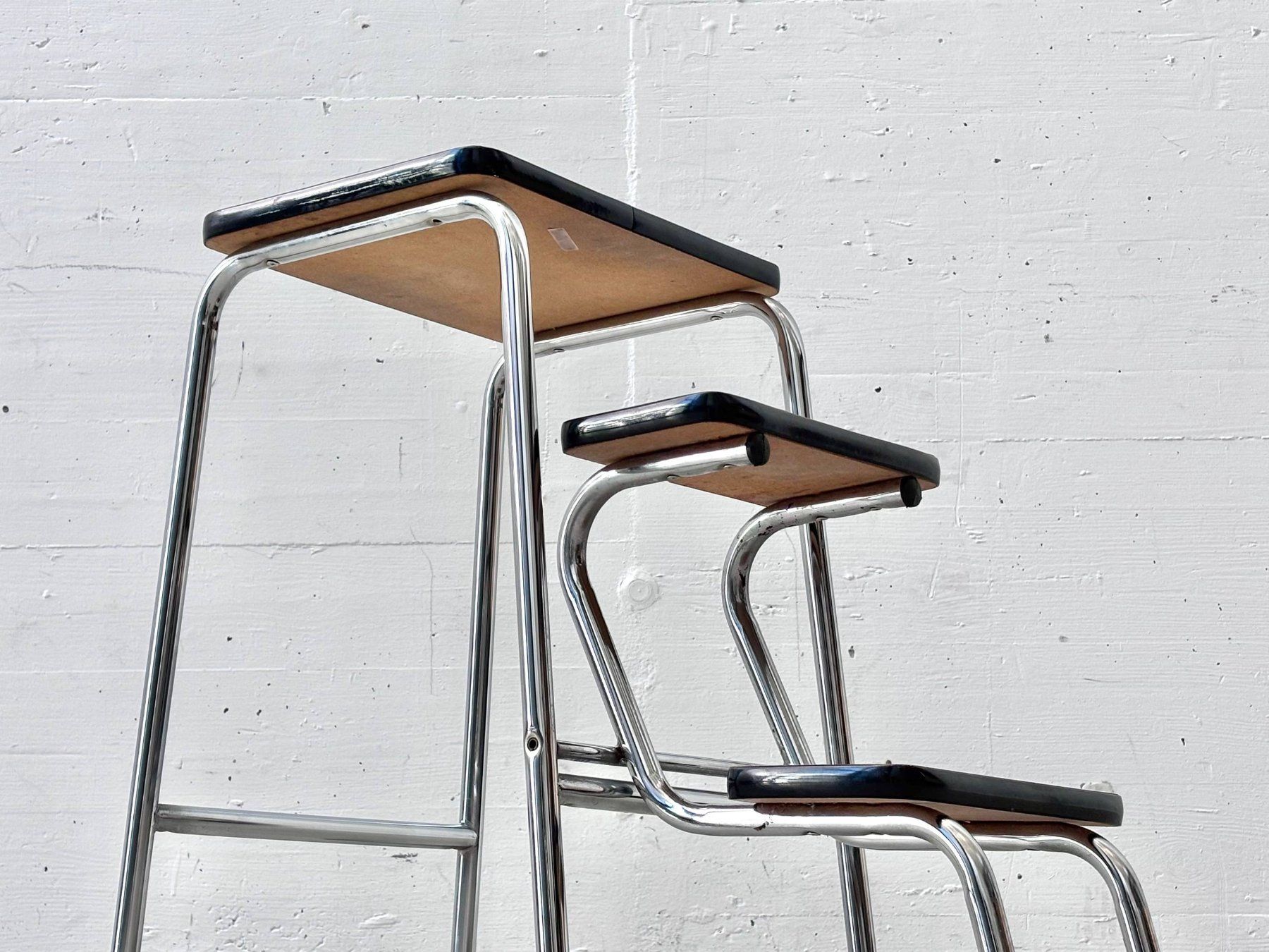 Sgabelli: Vintage Tritthocker mit braunem Kunstleder & Chromgestell – Usato da Zürich venduto da LeMoege 9