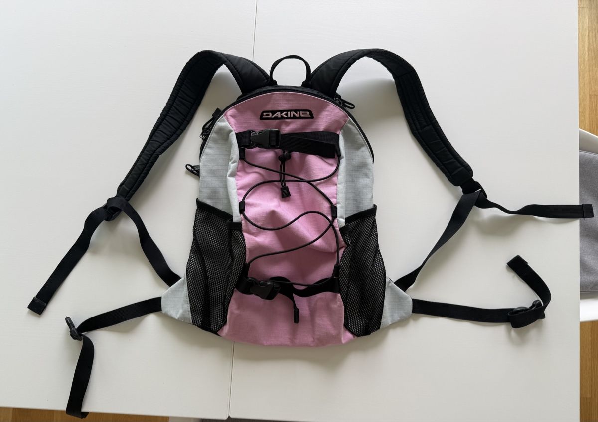 Dakine Kindertaschen: Dakine Rucksack pink mit Bauchgurt – Gebraucht aus Zürich von ricja