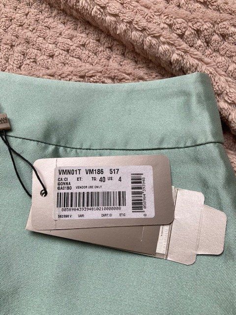 Armani Jupes: Jupe ARMANI taille 40 Europe – Neuf (Voir description) à Bursins par Mr1968 3