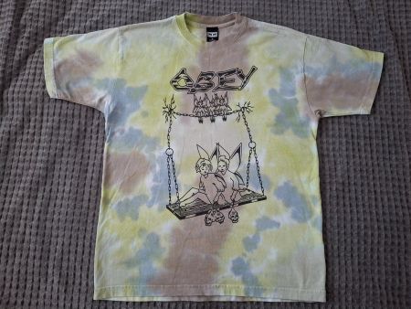 T-Shirt Obey mit Print Batik Optik gebraucht guter Zustand