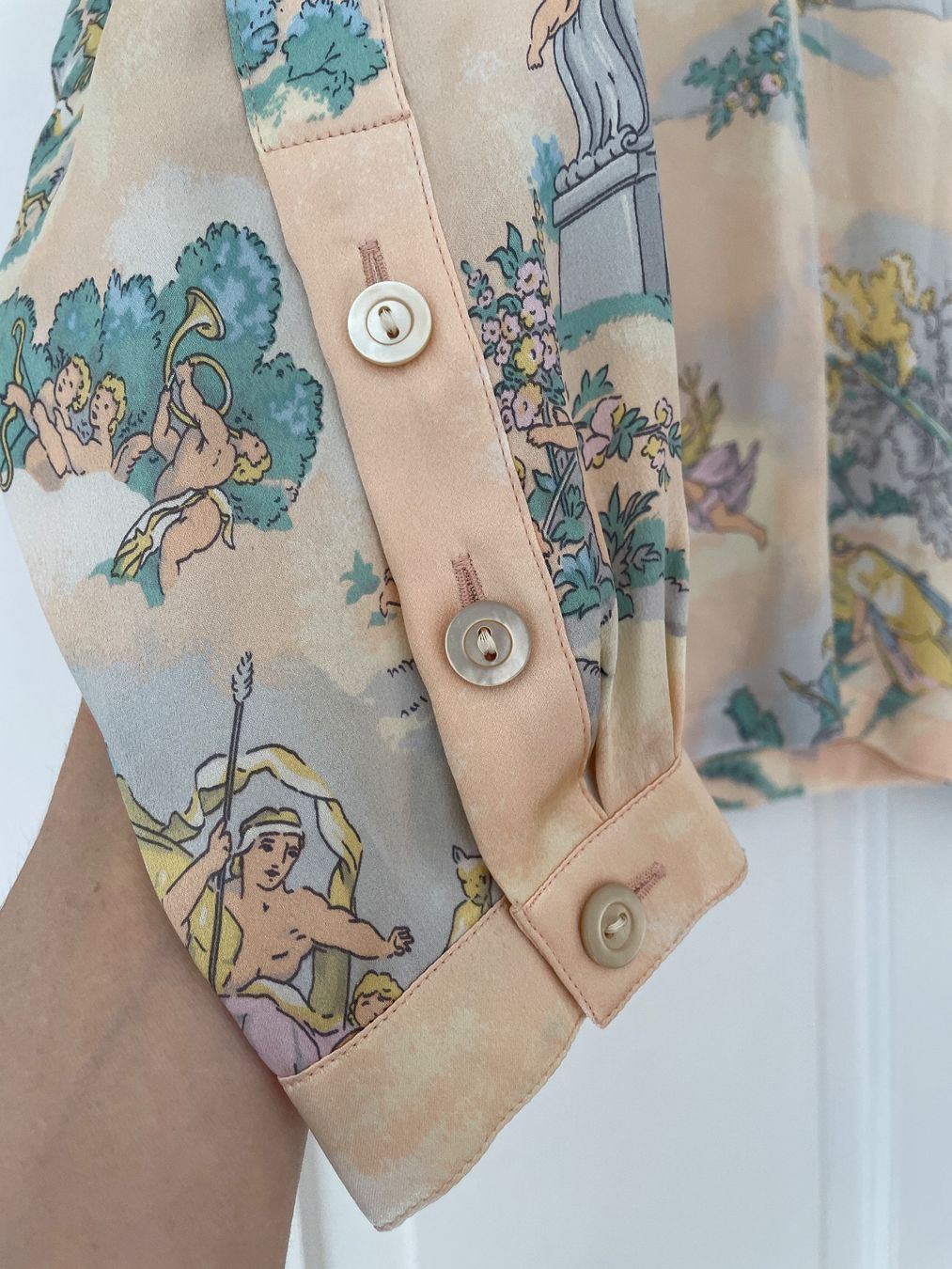 Escada Camicette: Escada Seidenbluse Vintage Grösse 36 – Usato da St. Gallen venduto da Shazzz 2