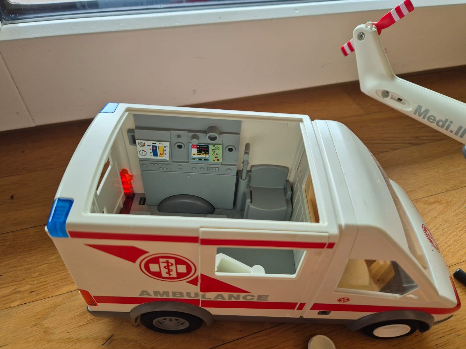 Playmobil Giocattoli: Playmobil Ambulanz & Helikopter – Usato da Au ZH venduto da Cristiano9 2