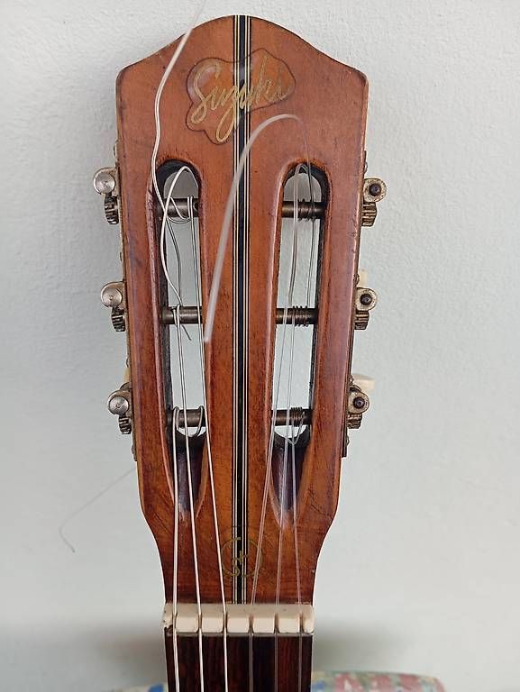 Suzuki Musikinstrumente: 1960 Vintage Suzuki guitar – Gebraucht aus Basel von Petergunn 1