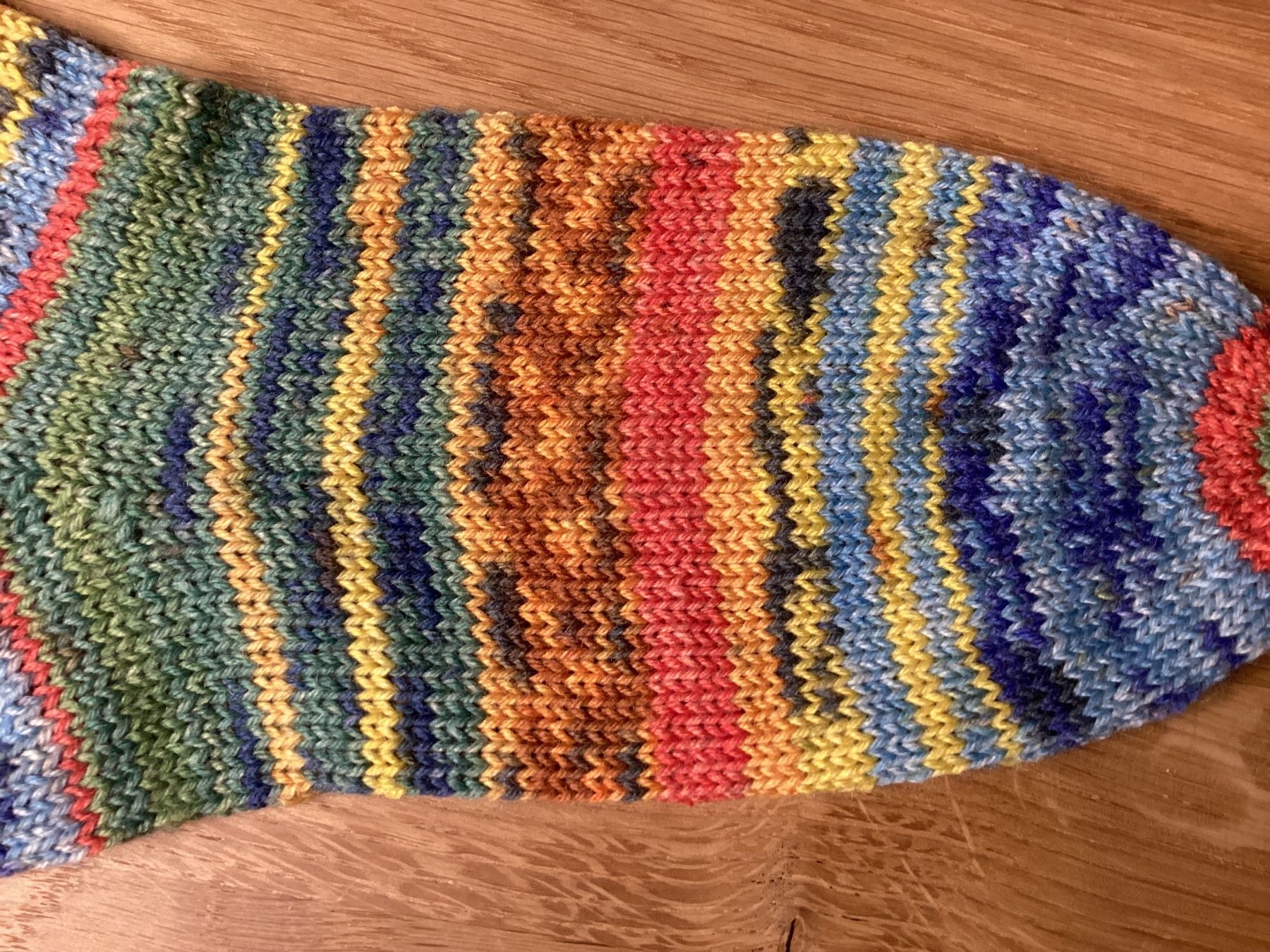 Calze: Handgestrickte Hundertwasser Socken – Nuovo e nell'imballaggio originale da Flawil venduto da kruemeli02 1