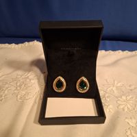 Swarovski Ohranhänger Smaragd Crystal umrandet