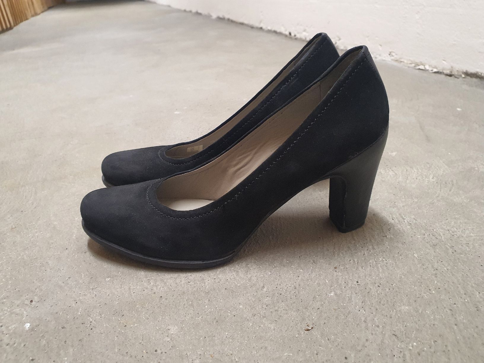 Scarpe da donna: Elegante Ecco Wildleder Pumps, schwarz, Gr. 39 – Usato da Wettswil venduto da myklt 1
