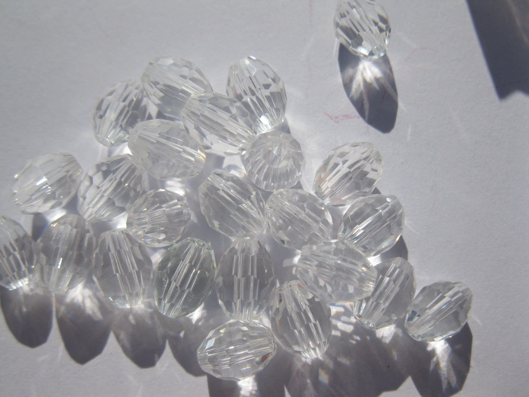 Perlen (unechte): 30 Glasperlen facettiert, klar, oval, 8x6 – Neu und originalverpackt aus St. Margarethen TG von LuanaKa 1