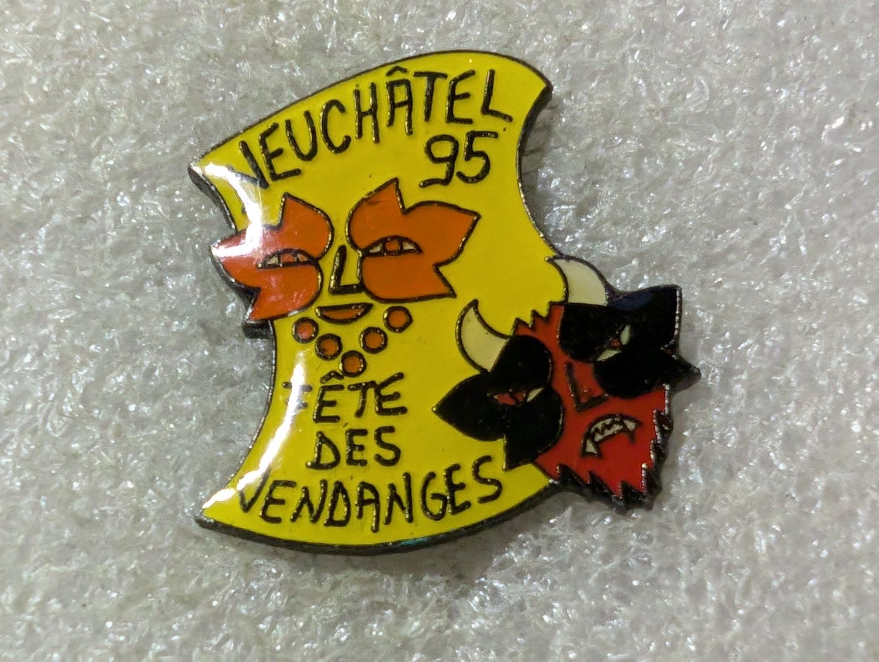 Placchette & Badge: Ansteckpin 150: – Usato da Oppligen venduto da Pin-Fall-Shop