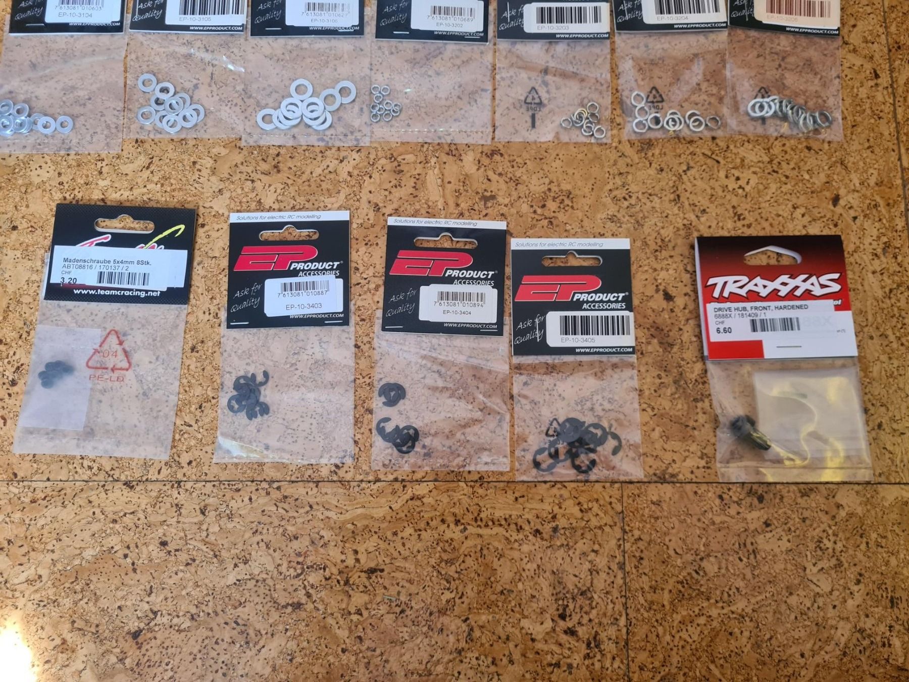 Modellismo RC: Div. Schrauben, Unterlagsscheiben, E-Clips pro Artikel 1 CHF – Nuovo e nell'imballaggio originale da Gommiswald venduto da Bullhead 3