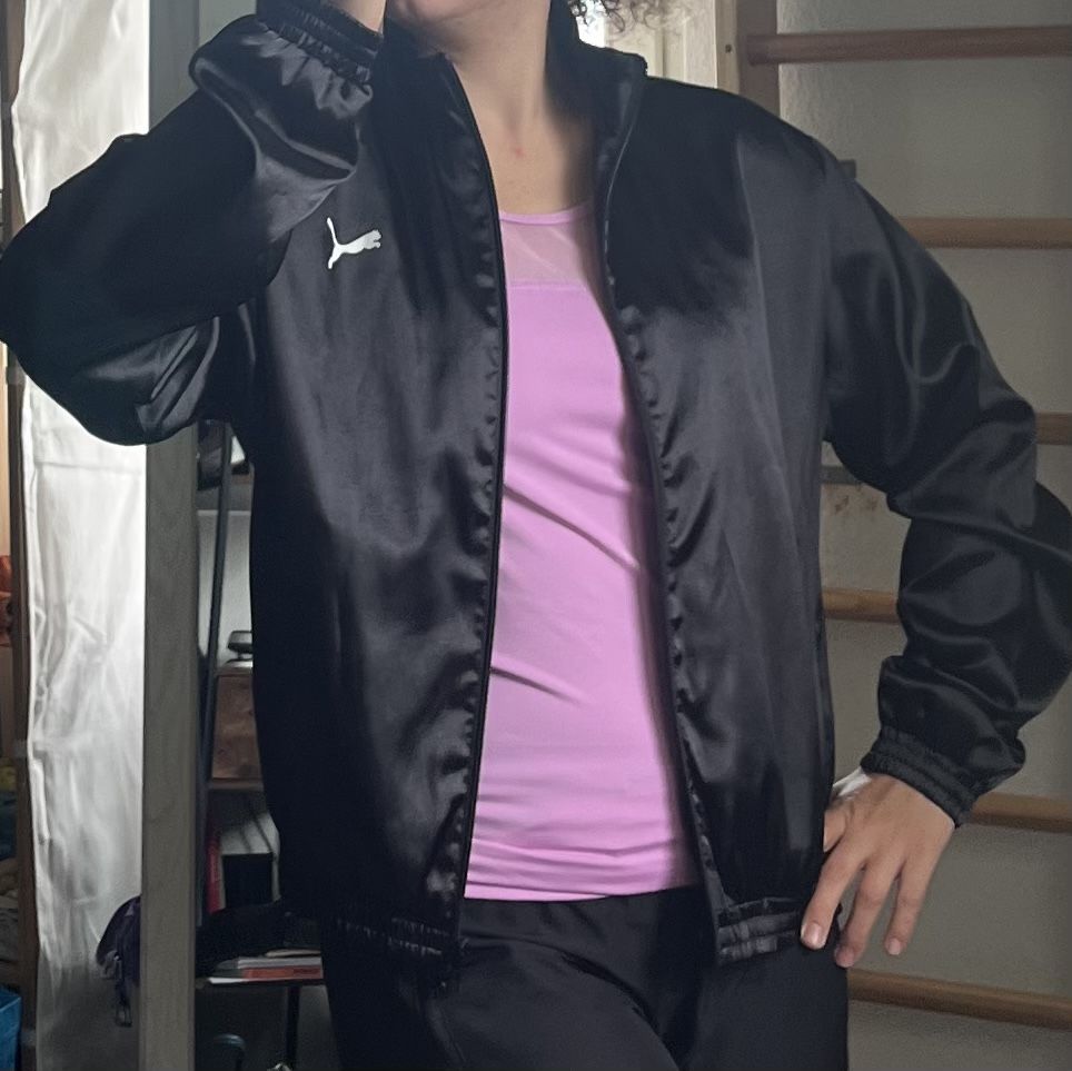 Puma Giacche: Puma Trainingsjacke schwarz glänzend Gr. S – Usato da Zuchwil venduto da MLV92