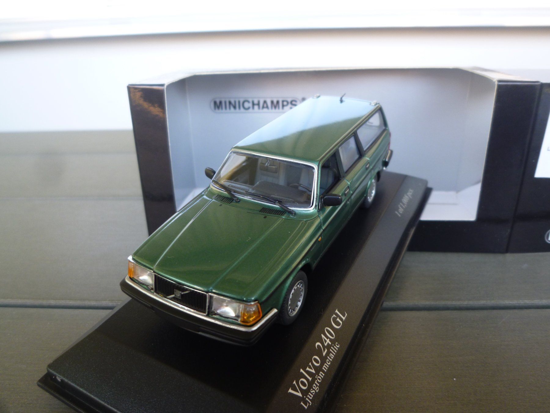 Volvo Modellini d'auto: Volvo 240 GL (1986) – Nuovo e nell'imballaggio originale da Flawil venduto da Imperiosud 2