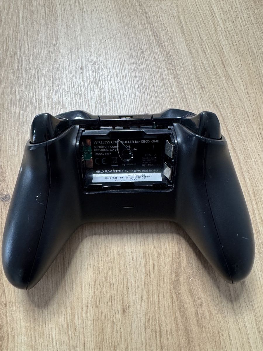 Microsoft Manettes: Microsoft Xbox One Wireless Controller schwarz defekt – Défectueux à Biberist par etesummer 3