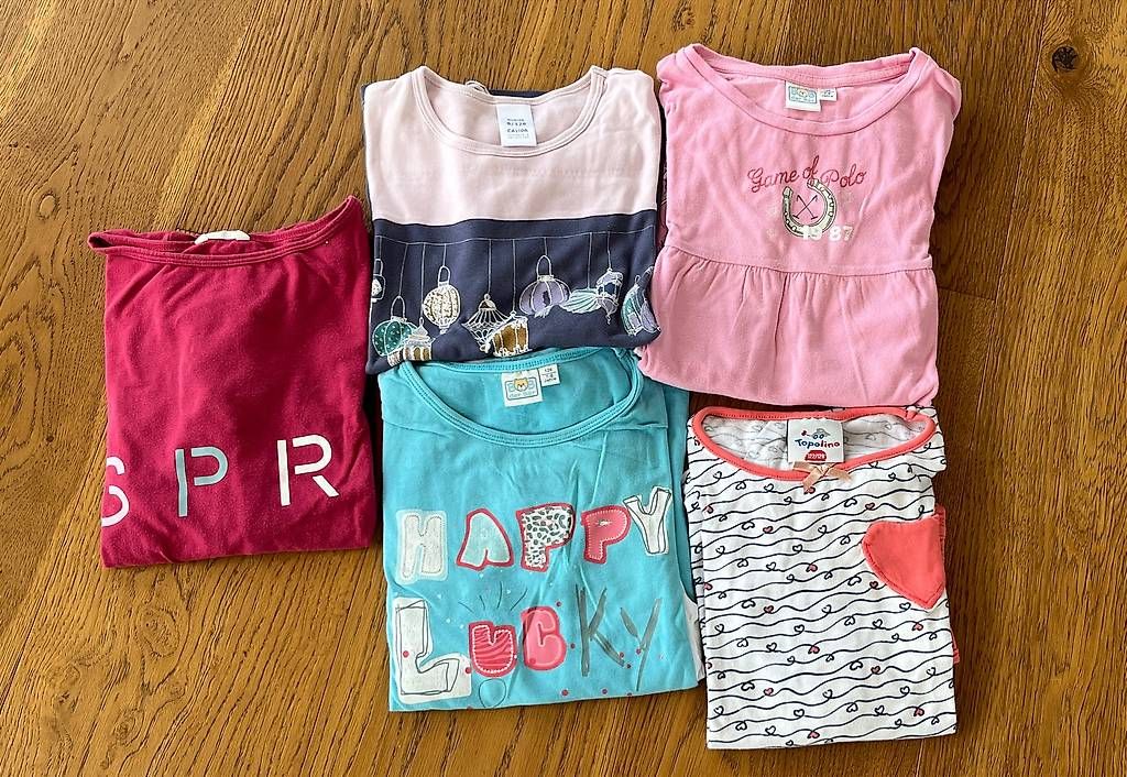 Pyjamas: Kleiderpaket Pyjamas kurz Mädchen Grösse 122/128 – D'occasion à Kastanienbaum par pet_57dn 2