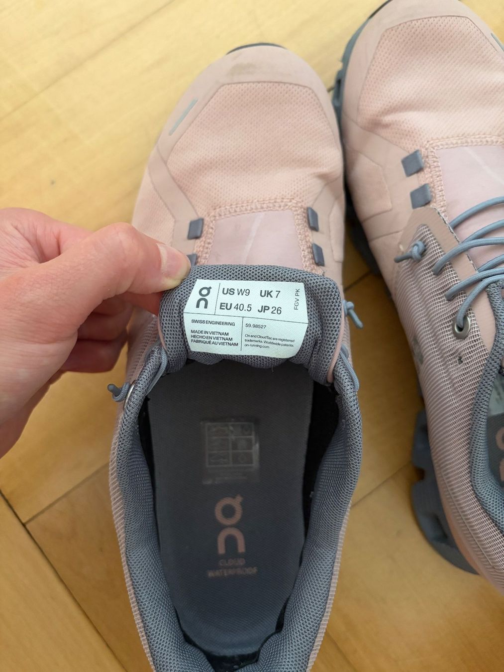 On Damenschuhe: on cloud waterproof - rose – Neu (gemäss Beschreibung) aus Zürich von jul_c2jv 4