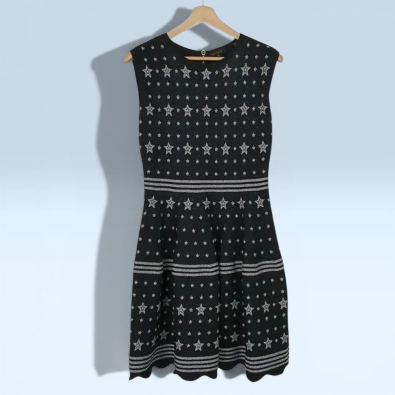 Ted Baker Vestiti: Robe Ted Baker - Noir avec étoiles argentées - Taille M – Nuovo (secondo la descrizione) da Le Locle venduto da Threads_CH