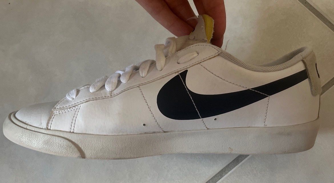 Nike Scarpe da uomo: Baskets Nike blanches utilisées taille 42.5 – Usato da Delémont venduto da gabrielquintas9 2