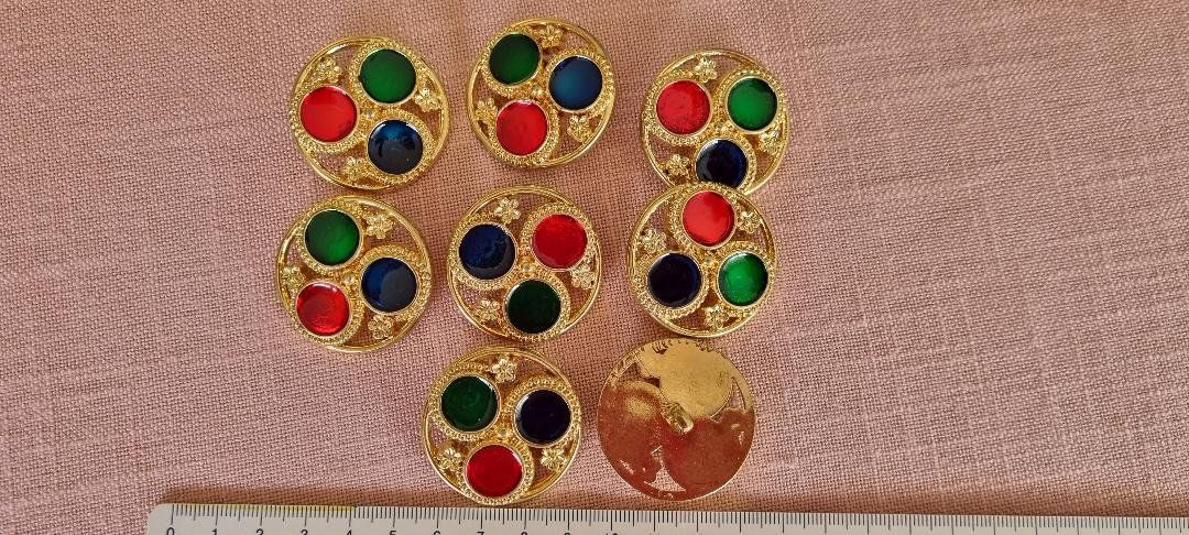 Bottoni: boutons 8 pcs – Nuovo (secondo la descrizione) da Tolochenaz venduto da nieeva 1