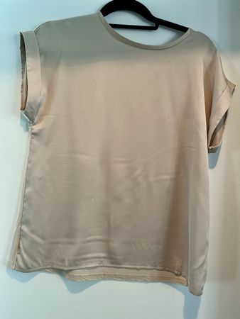 NEU: schöne T-Shirt von VILA Gr. 36