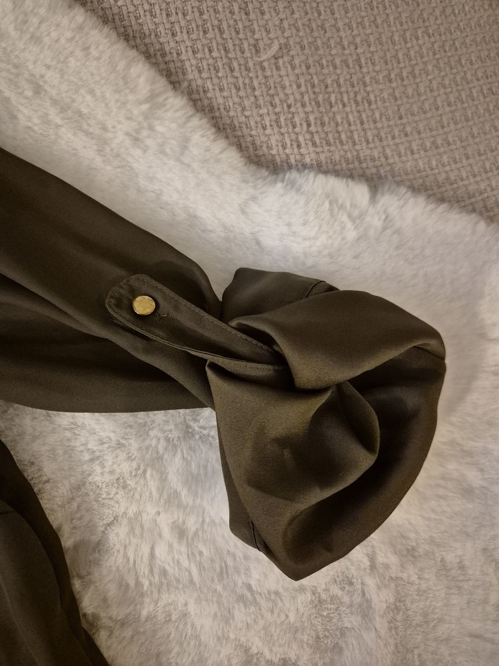 H&M Camicette: Khakifarbene Bluse von H&M, Grösse 36 – Usato da Romanshorn venduto da Enilec02 3
