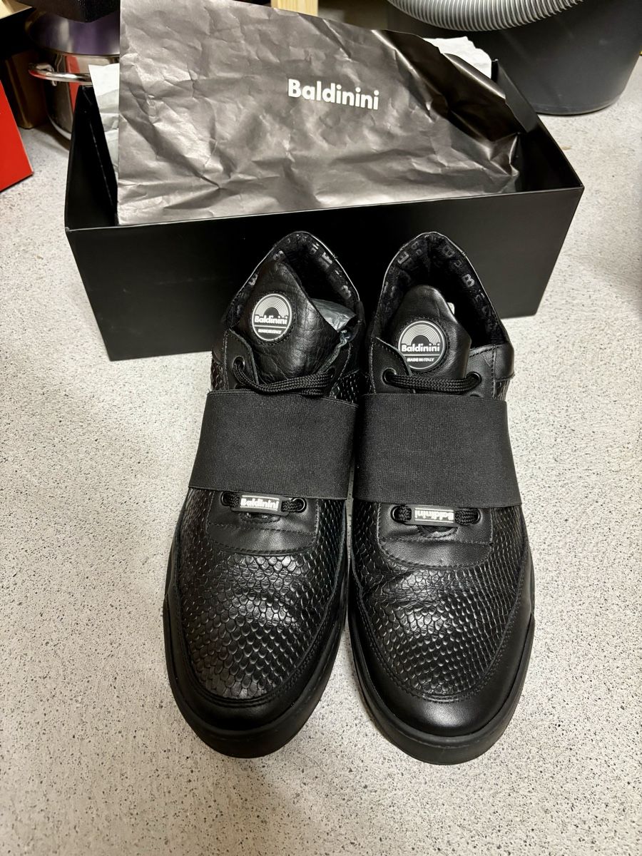 Baldinini Scarpe da uomo: Baldinini Black leather shoes Size 43 – Usato da Bülach venduto da Lummax