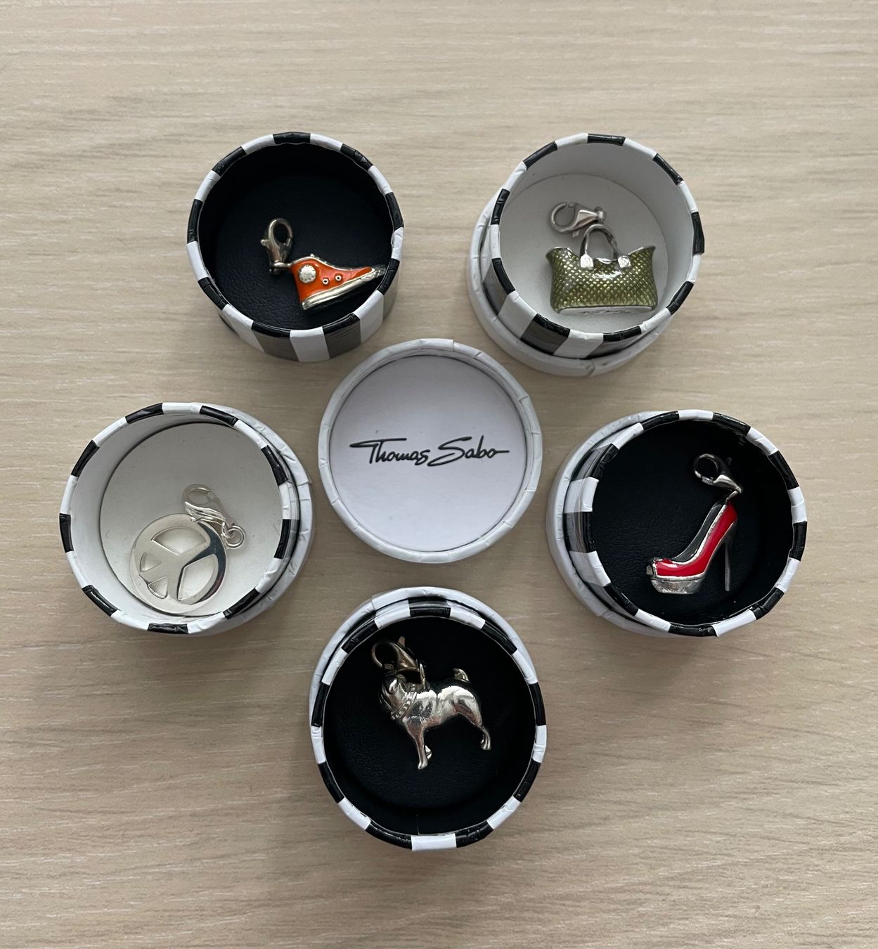 Thomas Sabo Ciondoli: THOMAS SABO Charm High Heel rot – Usato da Widen venduto da evce1318 4
