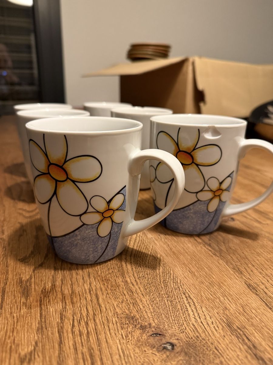 Tassen: 4er Set Keramiktassen + 2 mit Blumenmuster – Gebraucht aus Oensingen von ramon.92 3