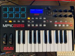 AKAI MPK225 Neuwertig inkl. Software und OVP