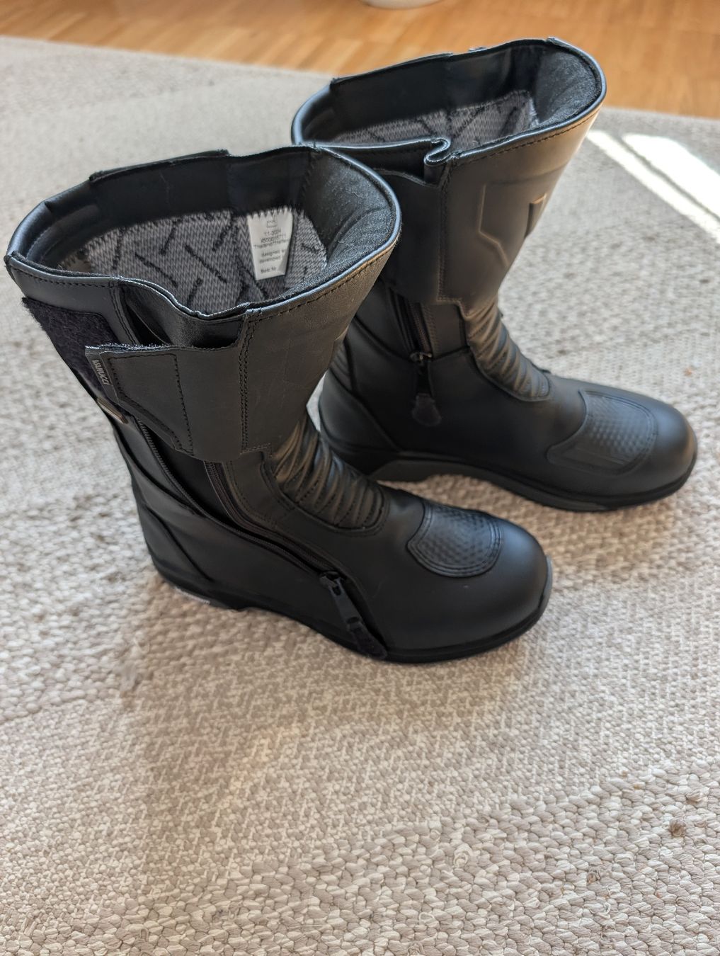 Vanucci Scarpe da uomo: Vanucchi Motorradstiefel VAB-5 Gr. 41 – Nuovo (secondo la descrizione) da Sissach venduto da Kilrathy 1