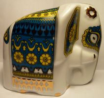 SCHÖNER ELEFANT,---PORZELLAN,----10 x 8 x 7 CM,--BESTE FARBE