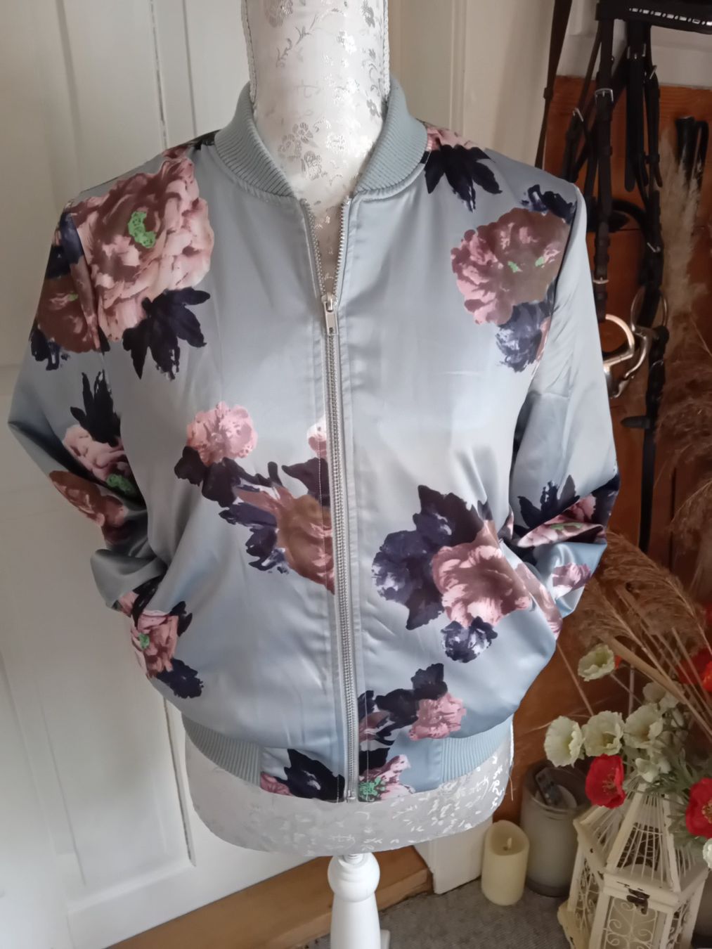 Only Jacken: Blouson Jacke mit Blumenmuster, Grösse 34/36 – Gebraucht aus Rüthi (Rheintal) von titlis07 2