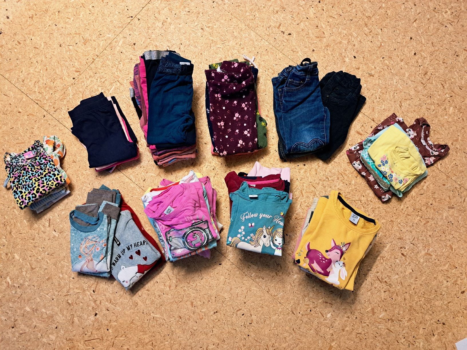 Lotti & Set di vestiti: Grosses Kleiderpaket Mädchen Gr.104 – Usato da Basadingen venduto da Perlenfee_Schweiz