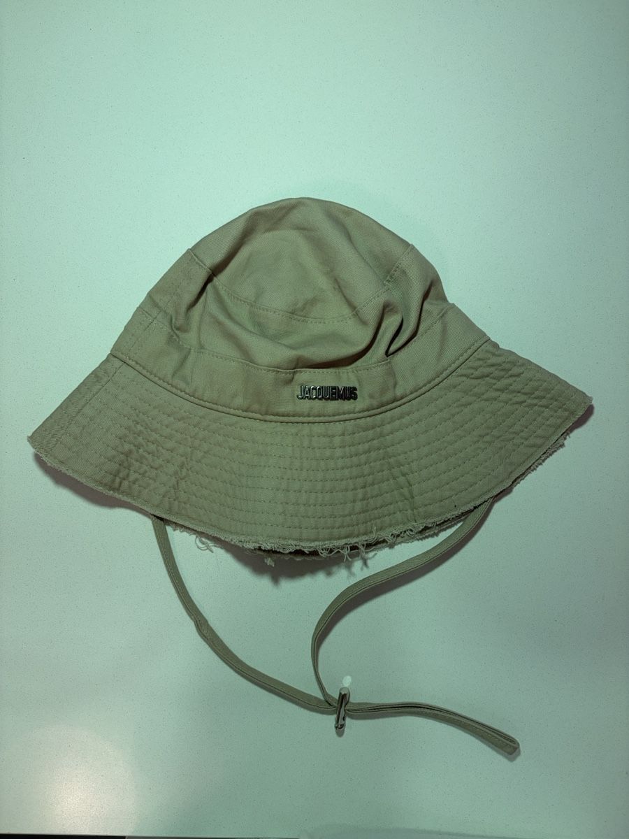 Jacquemus Copricapi, berretti & cappellini: Jacquemus Bucket Hat – Usato da Zürich venduto da lar_dw7h