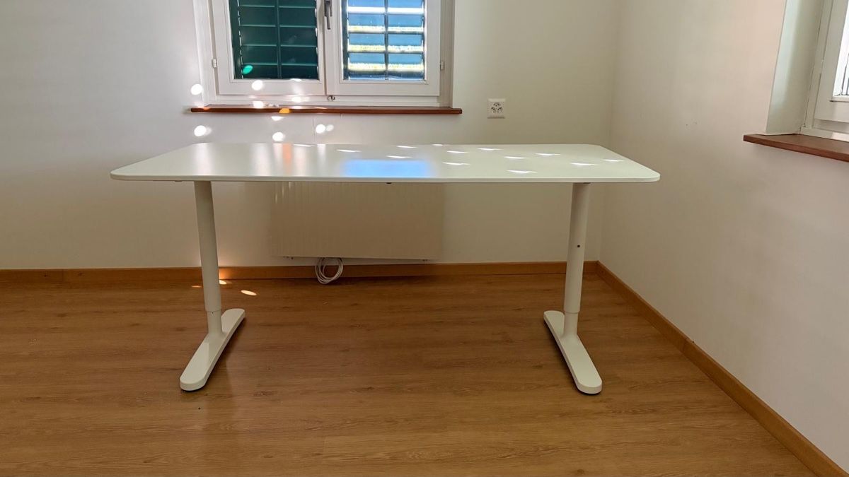 Ikea Scrivanie: IKEA Schreibtisch höhemverstellbar – Usato da Emmenbrücke venduto da Amsel2002 1