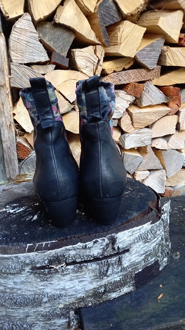 Think Scarpe da donna: Think! Stiefeletten Leder Blumenmuster Grösse 41 – Usato da St. Gallen venduto da Otterndorf 3