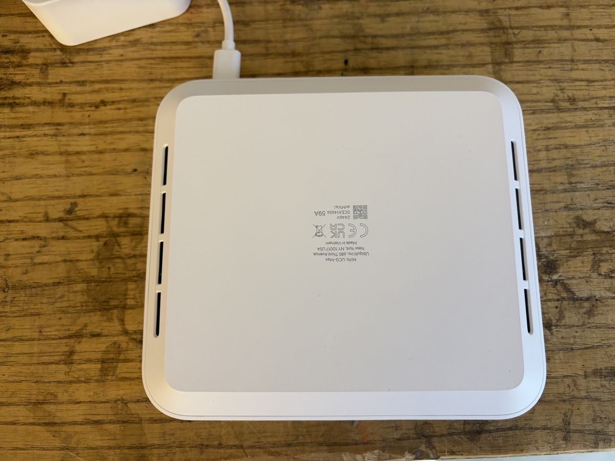 Ubiquiti Modem & Router: Unifi Cloud Gateway Max – Nuovo (secondo la descrizione) da Wettingen venduto da vikivi 2