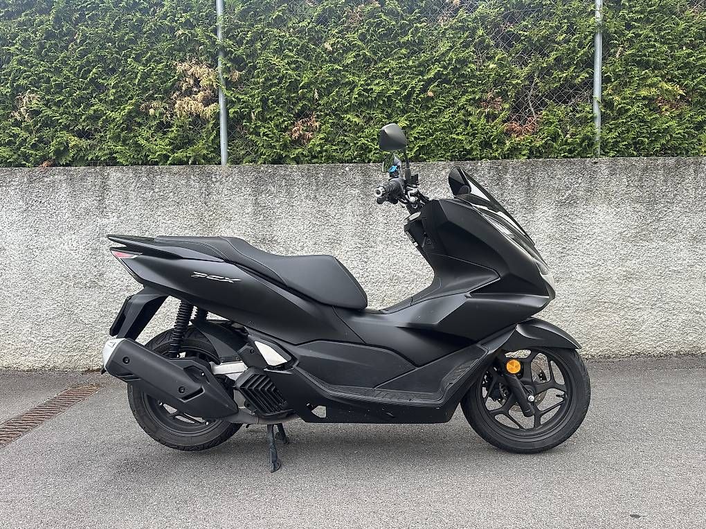 Honda Scooter: Honda PCX 125 ABS  2023  7073 km – Usato da Cugy VD venduto da lor_78bz 1
