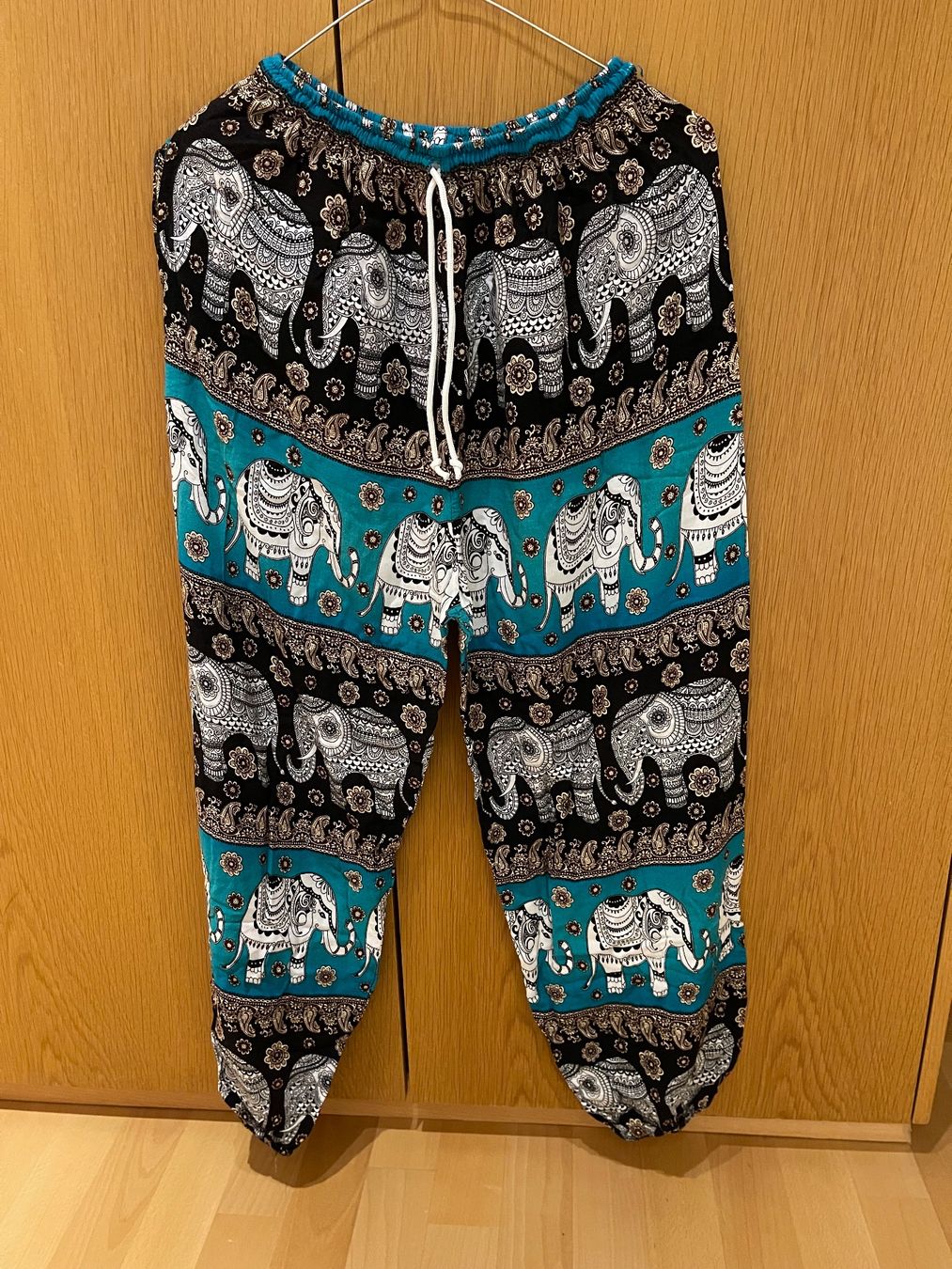 Pantaloni: Elefanten  Aladinhose – Usato da Oberrieden venduto da Boccia1981