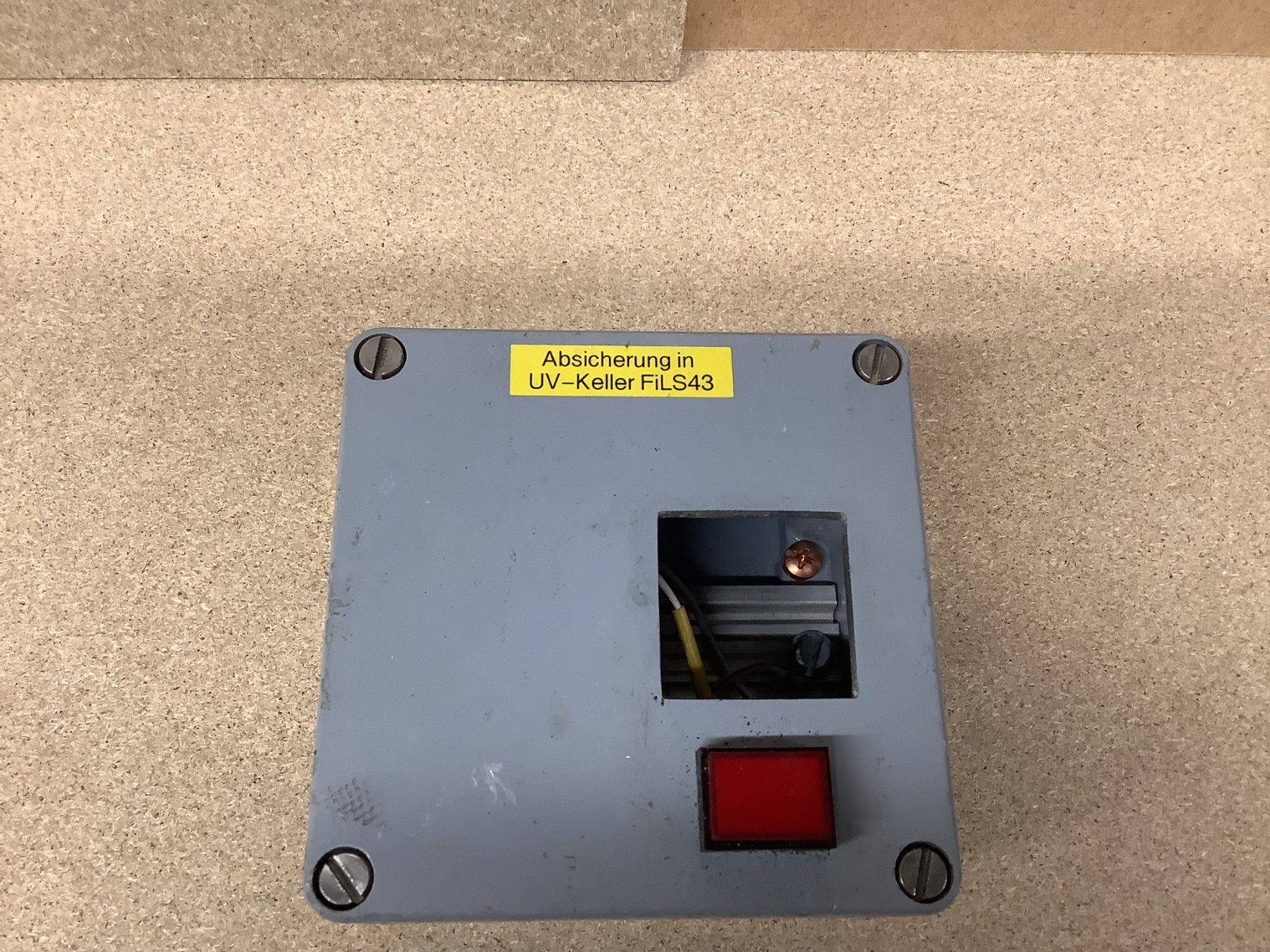 Elektronikbauteile: Metal Dose – Gebraucht aus Glarus von Mdelphi 4