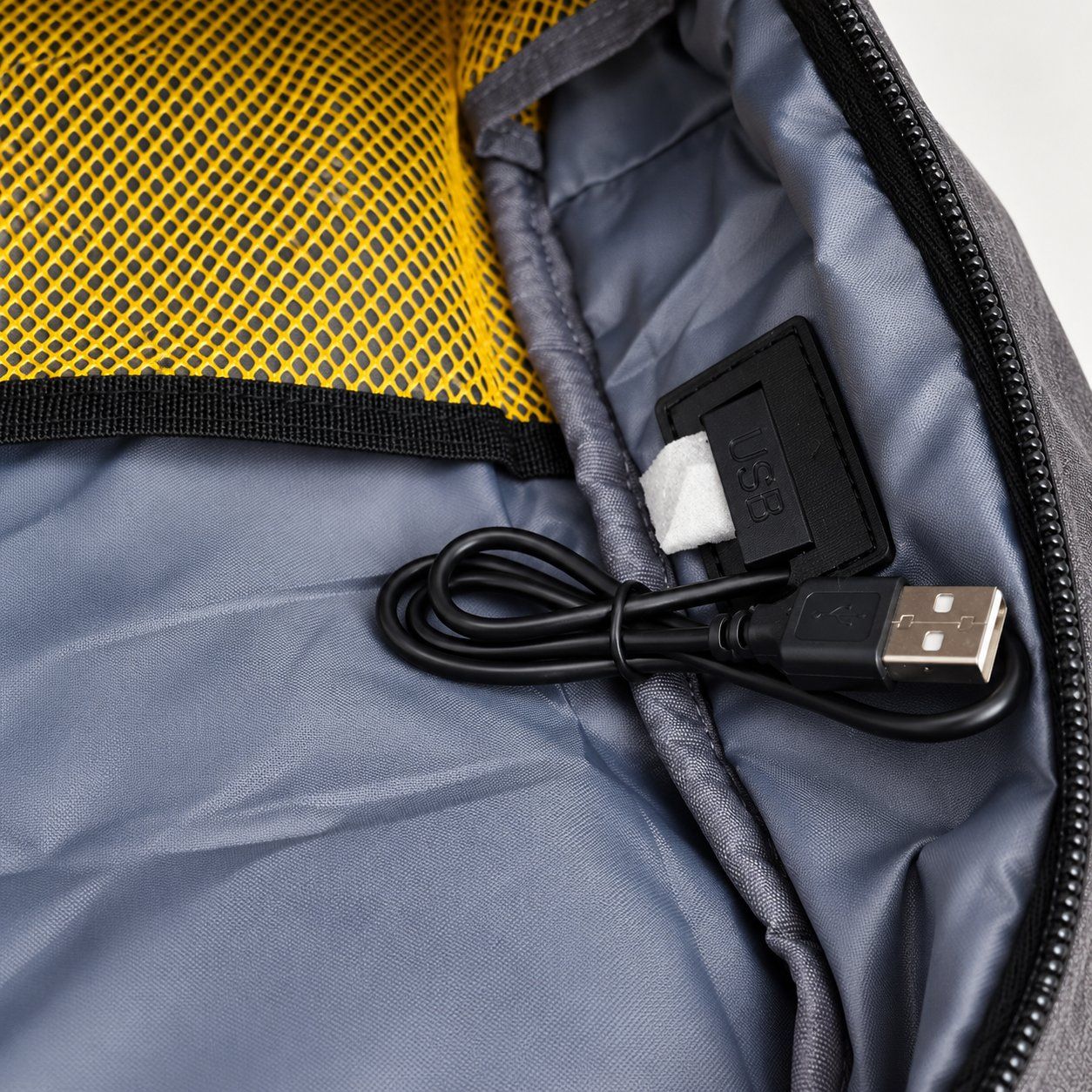 Zaini: Backpack grey with USB charging port, new condition – Nuovo e nell'imballaggio originale da Düdingen venduto da its_sjd2 2