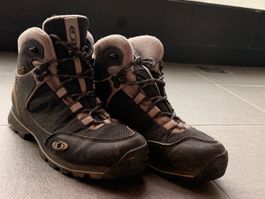 Scarponi da montagna marca Salomon nr. 38 2/3