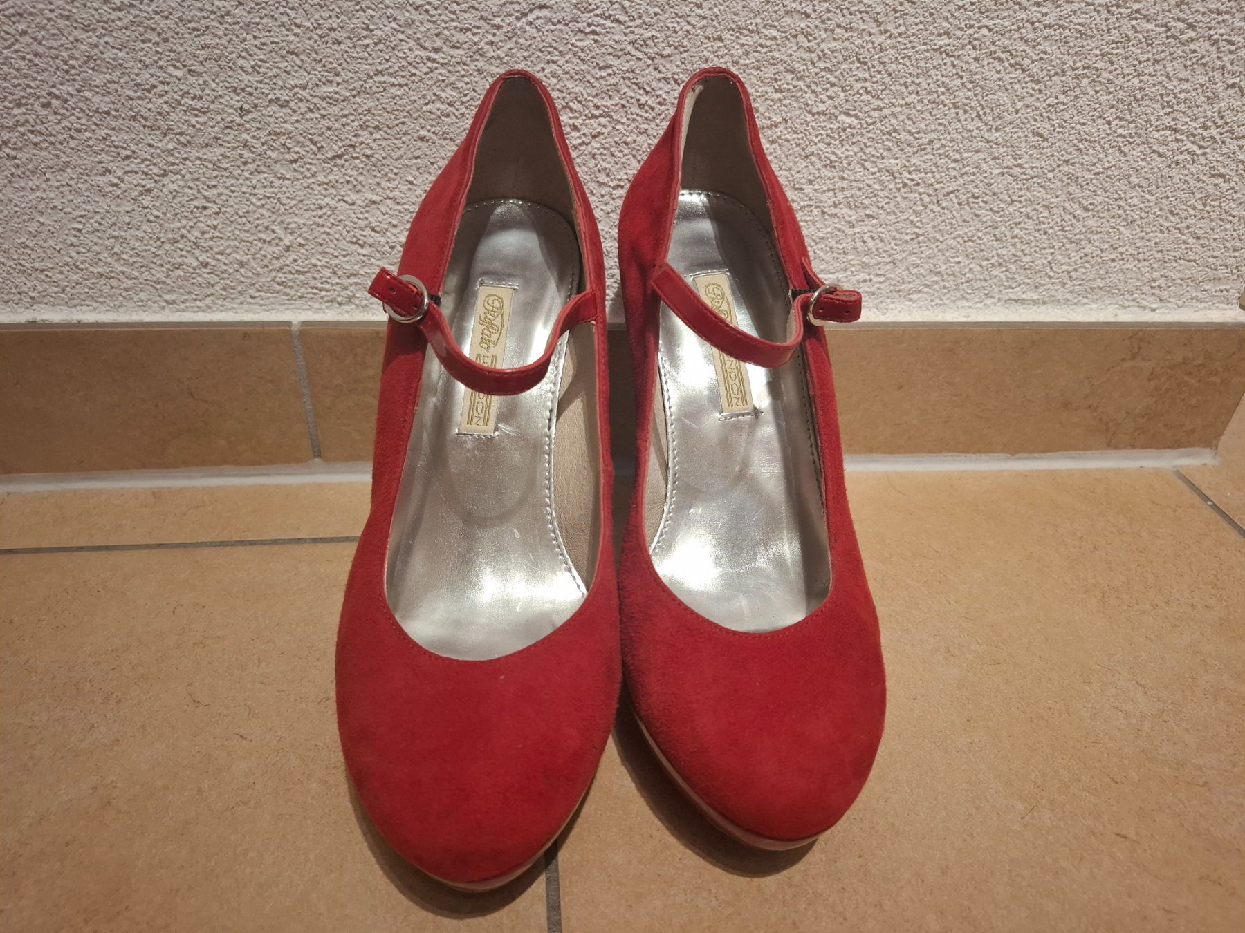 Buffalo Scarpe da donna: Chaussures Buffalo rouges taille 36 – Usato da Echallens venduto da dianitas