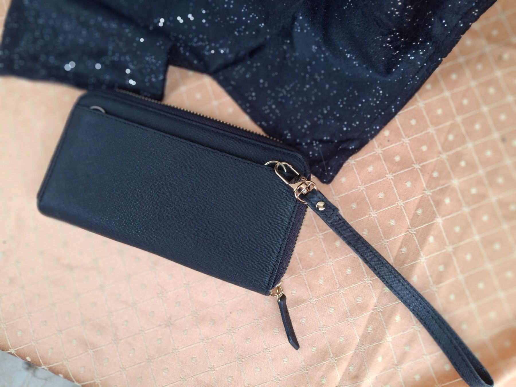 Altro in  Abbigliamento & Accessori: Damen Leder Visakarten- & Handytasche CELLY schwarz – Nuovo (secondo la descrizione) da Münchenbuchsee venduto da babilibern 4