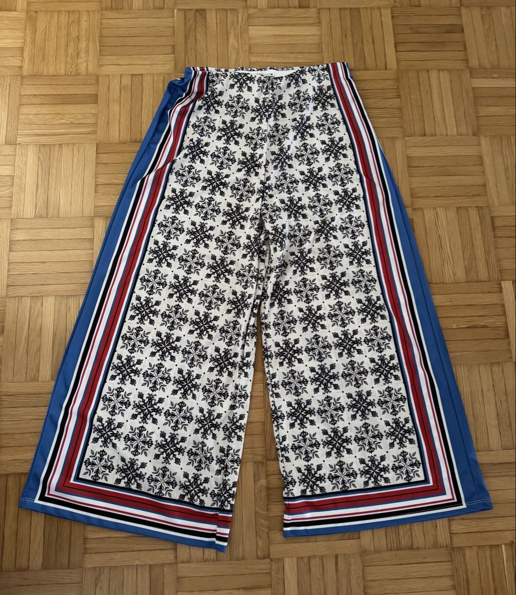 Zara Pantalons: ZARA Hose Gr. M – D'occasion à Wetzikon ZH par tuna83