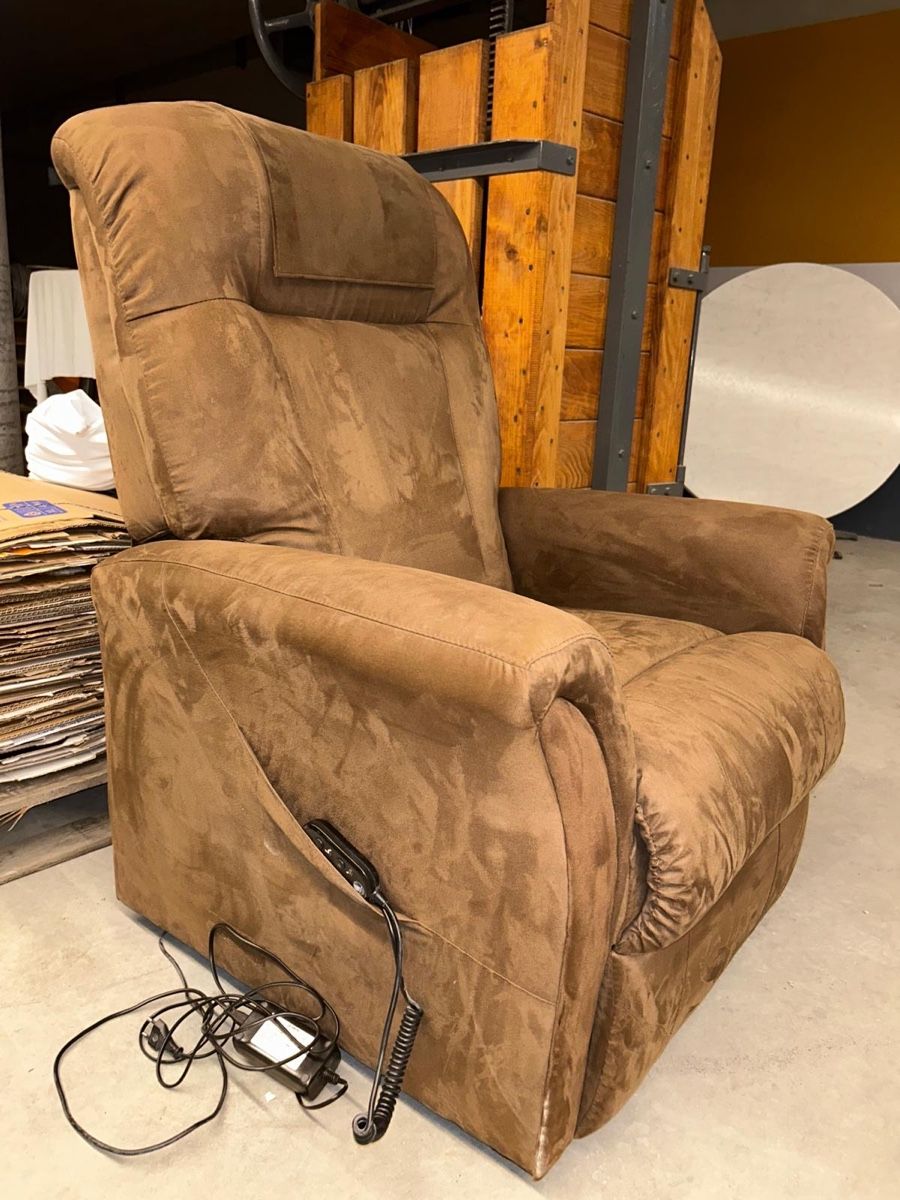 Fauteuils: Sessel mit Aufstehhilfe braun neuwertig – D'occasion à Reutigen par Monschij
