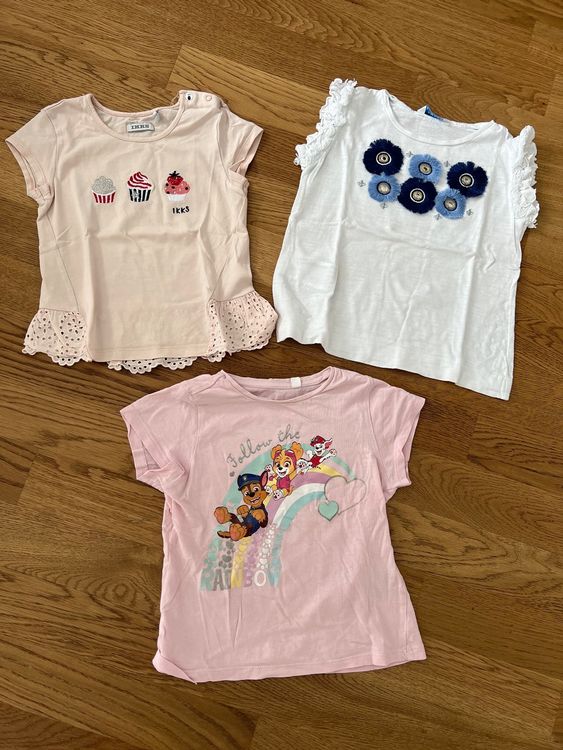 Lotti & Set di vestiti: Set mit 3 T-Shirts für Mädchen (Größe 104) – Usato da Erlenbach ZH venduto da cha_ppc9