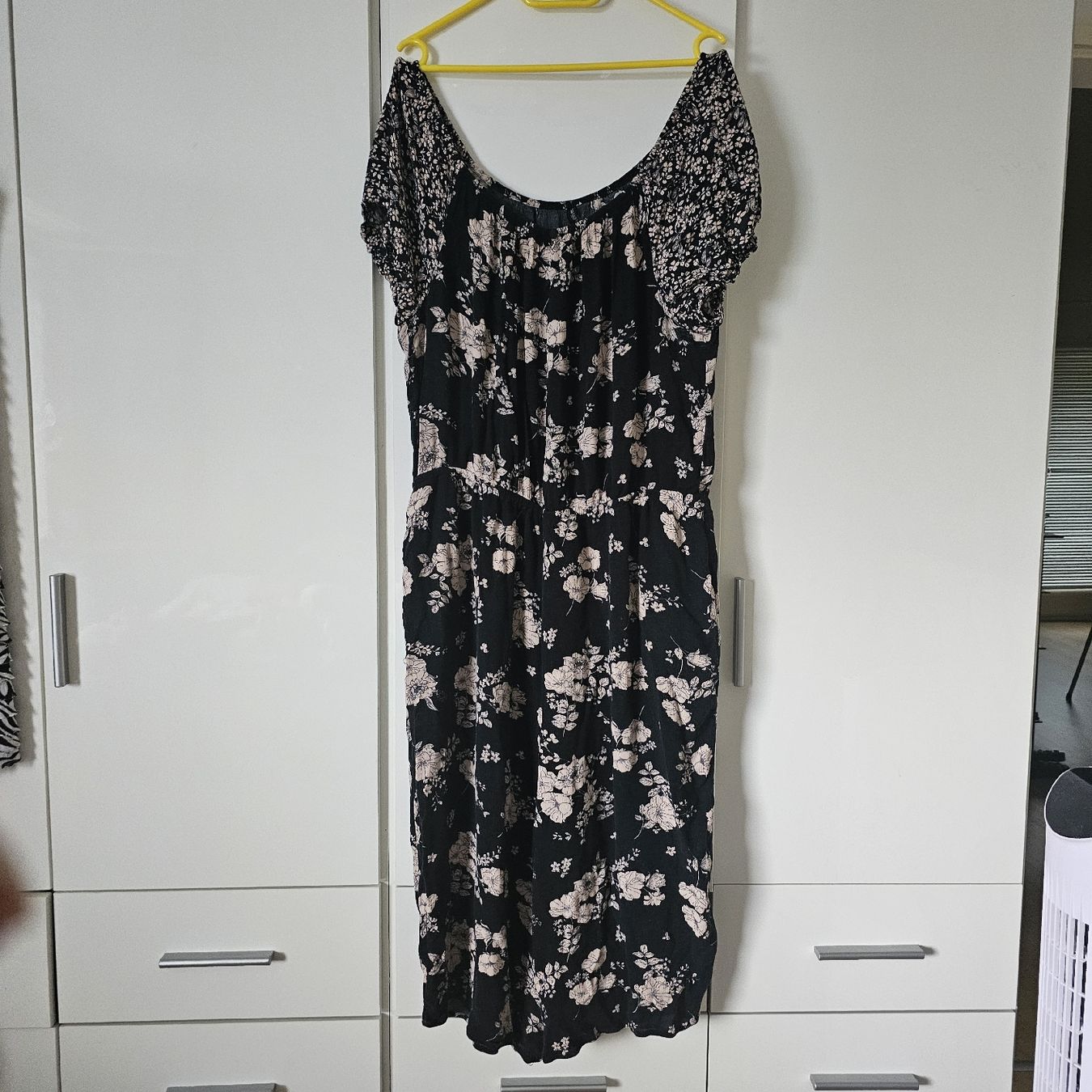 Tute: hosenkleid gr 48 – Usato da wolfhalden venduto da 46464646
