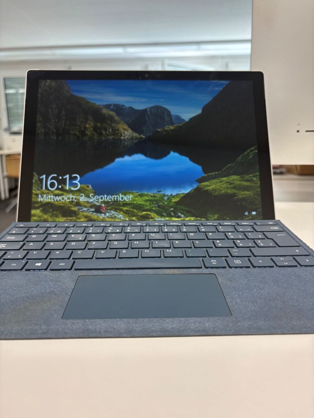 Microsoft Tablet PC: Surface Pro (12,3 Zoll, 5. Generation, 2017) – Gebraucht aus Luzern von inf_tc6f 1
