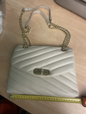 Elegante Damen Handtasche in Creme mit Goldkette - Top!
