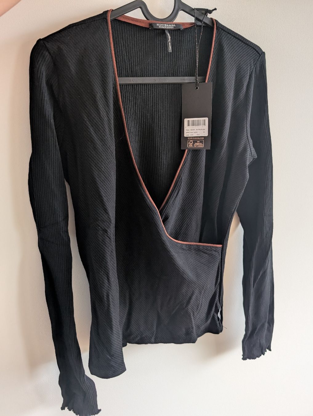 Maison Scotch Camicette: Scotch & Soda black top, long sleep, V-neck – Nuovo e nell'imballaggio originale da Schwerzenbach venduto da may_5qnm