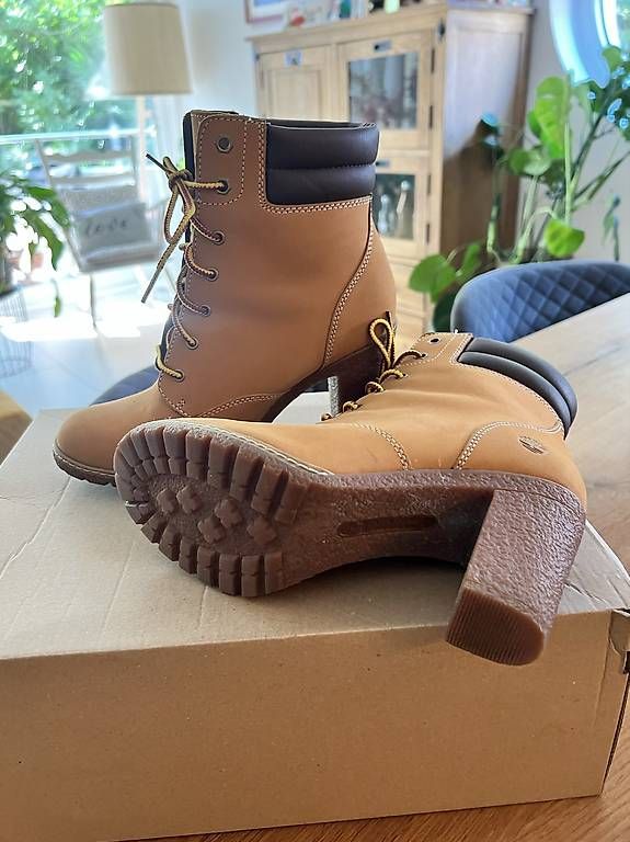 Scarpe da donna: Vendo scarpe  – Usato da Losone venduto da ema_2fpw
